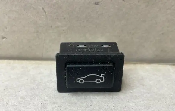 BMW 4 F36 Gran coupe Tailgate opening switch 9200316 021018