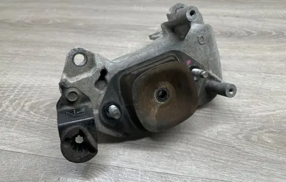 Nissan X-Trail T32 Engine mount bracket 112204BB0A 4BB0A 11220