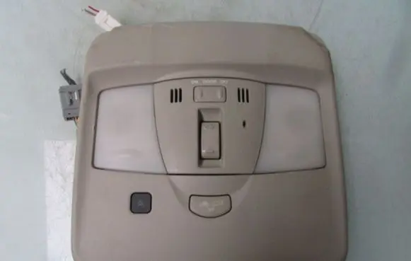 Infiniti G37 Front seat light