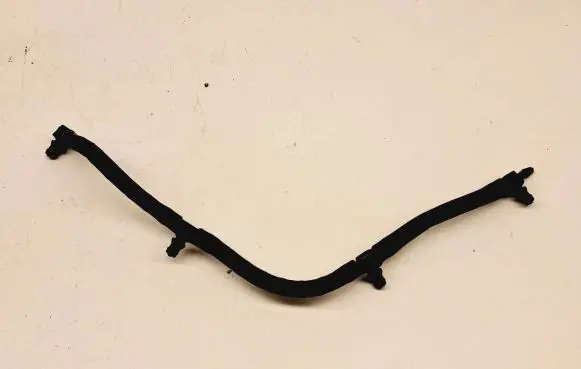 Volvo V50 Fuel injector supply line/pipe 