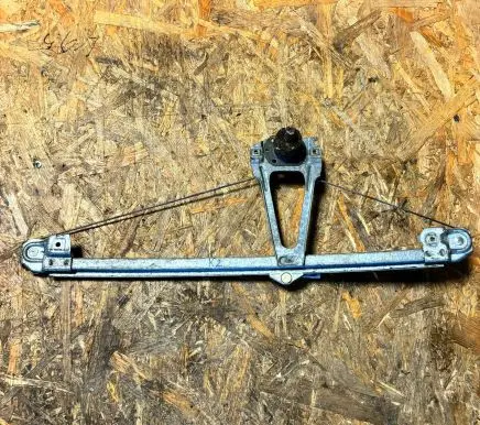 Rear door manual window regulator