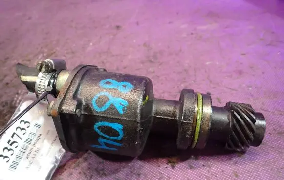 Audi A4 S4 B5 8D Vacuum pump 028207A