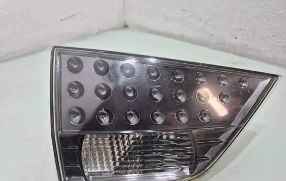 Tailgate rear/tail lights