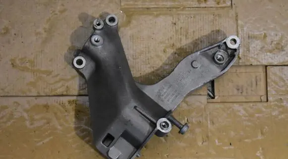 Porsche Panamera (971) Engine mount bracket 0P2260885D555525