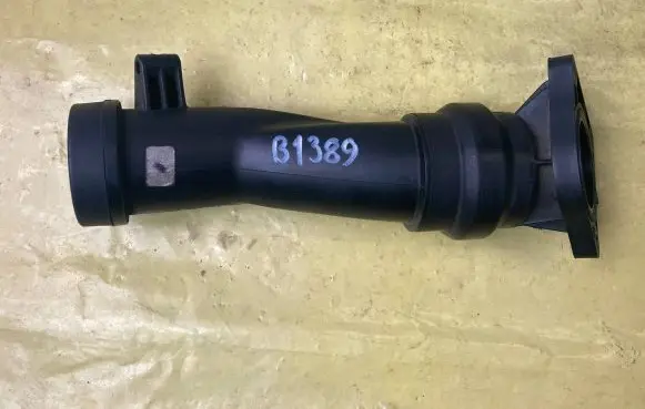 Mercedes-Benz B W245 Oil fill pipe A2660100464