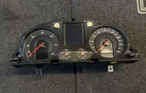 Volkswagen PASSAT B6 Speedometer (instrument cluster) A2C53145550