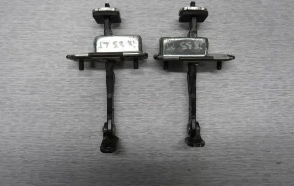 Hyundai ix35 Rear door check strap stopper
