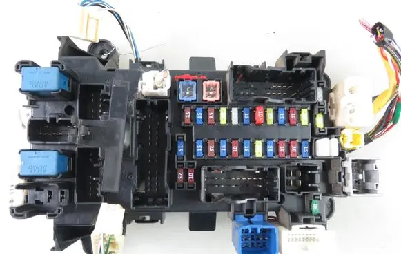 Suzuki Grand Vitara II Central body control module 