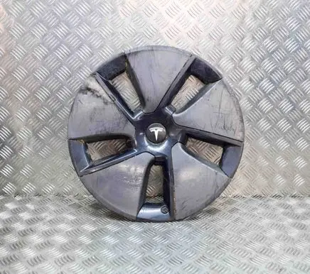 Tesla Model 3 R20 wheel hub/cap/trim 104427100A