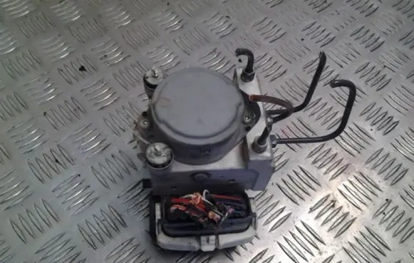 Toyota Hilux (AN10, AN20, AN30) ABS Pump 4451071030
