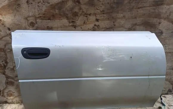 Subaru Impreza I Front door