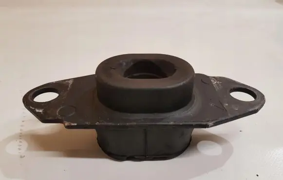 Nissan Juke I F15 Gearbox mount