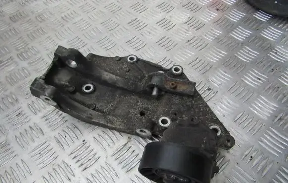 Ford Galaxy Engine mounting bracket 9682367380