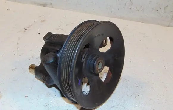 Opel Corsa B Power steering pump 90466998 26025012 90409232