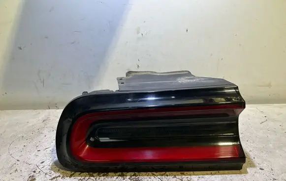 Dodge Challenger Rear/tail lights 68510771AA 07272021 001860001