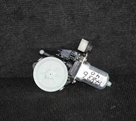 Mitsubishi Grandis Front door window regulator motor MR989948