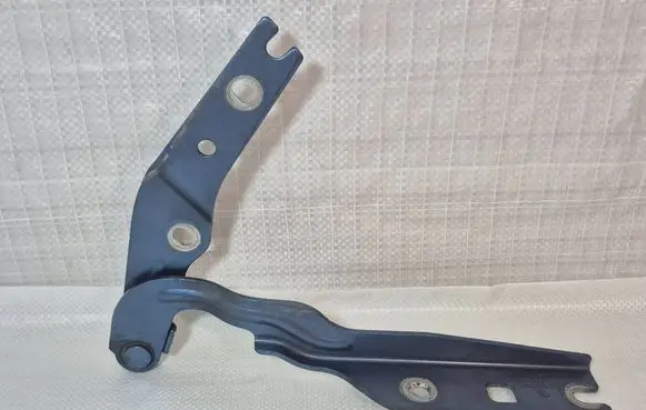 Engine bonnet/hood hinges