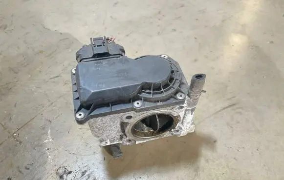 Mazda 6 Throttle valve R2AA136B0 11M26H