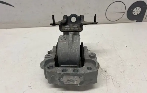 Toyota RAV 4 (XA50) Engine mount bracket 