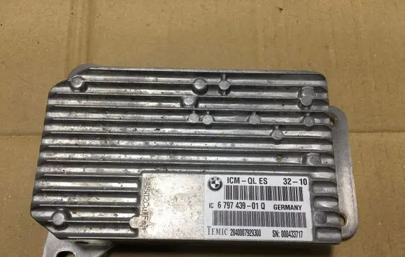 BMW 5 GT F07 Air suspension control unit module (rear) 6797439