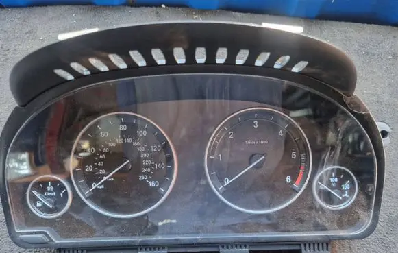 BMW 5 F10 F11 Speedometer (instrument cluster) 1850272 40785551