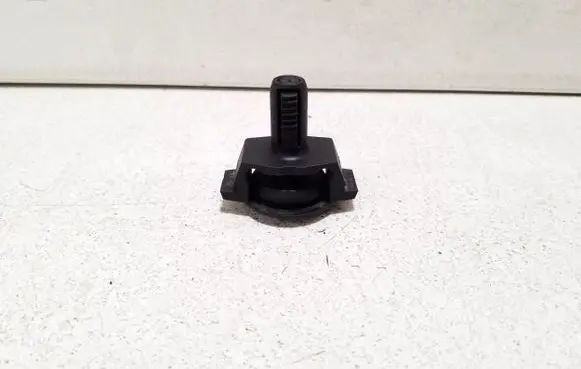 Mercedes-Benz CLS C218 X218 Radiator mount bracket A0009912595