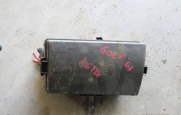 Volkswagen Golf VII Fuse box cover 5Q0937132A 63512386