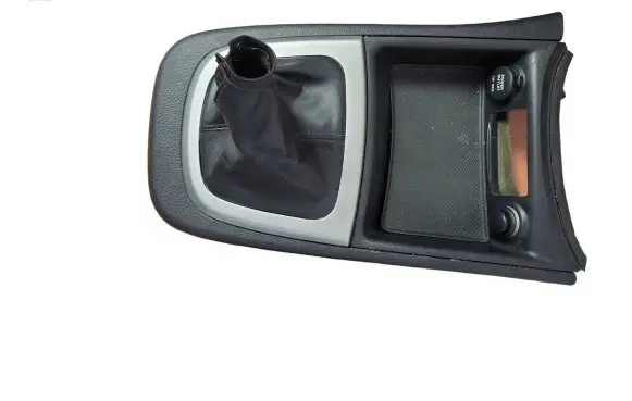 Hyundai Santa Fe Gear shifter surround trim plastic 846512B700 846422B200