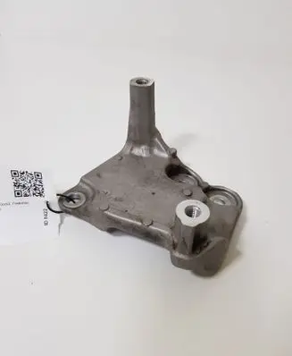 Nissan Rogue Engine mounting bracket 21101413