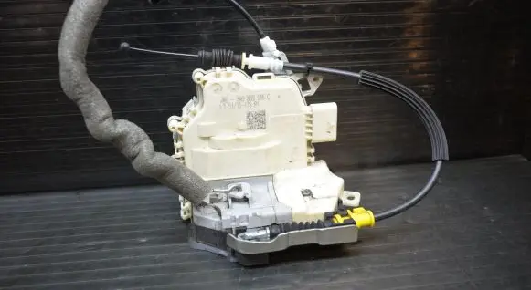 Audi A5 Sportback 8TA Rear door lock 8K0839016C