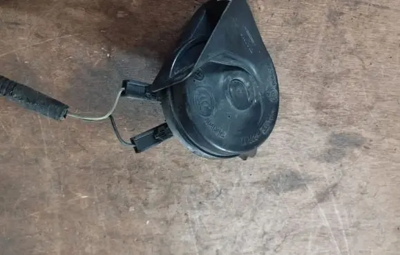 Chrysler Town & Country V Horn signal A046495 E37042