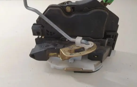 Mitsubishi Outlander Rear door lock