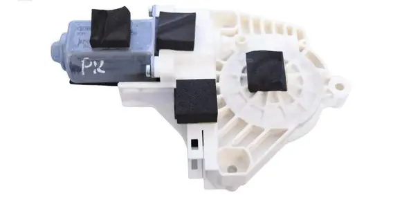 Volkswagen PASSAT CC Front door window regulator motor 