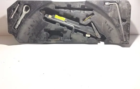 Mercedes-Benz ML W164 Tool set A1648990614