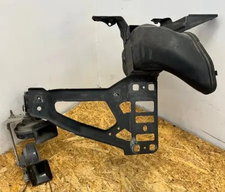 BMW 5 E60 E61 Headlight/headlamp mounting bracket 7163484 11267310