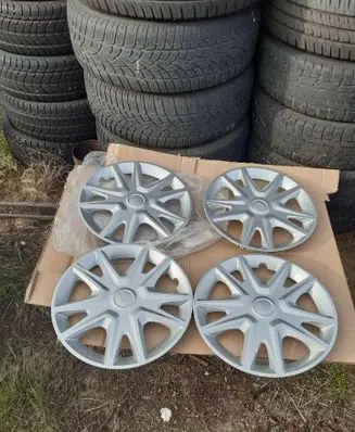 Ford Fiesta R15 wheel hub/cap/trim H1BC1130CB