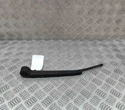Rear wiper blade arm
