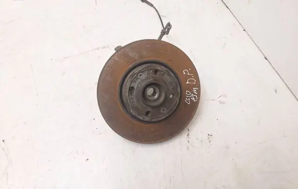 Renault Clio IV Front wheel hub spindle knuckle