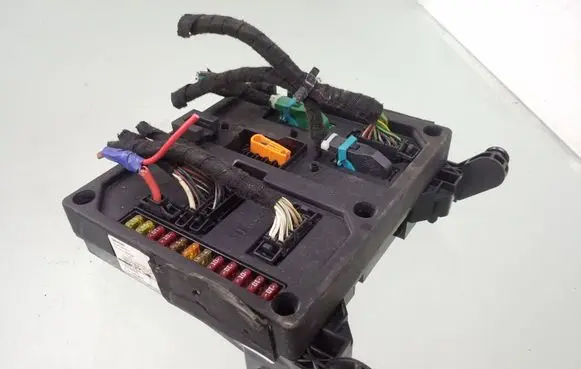 Ford Galaxy Fuse module 7M0962258F 97VW14B205CB S108145300F
