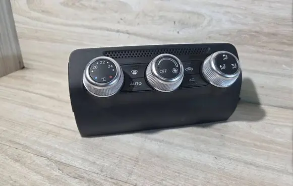 Audi A1 Climate control unit 8X0820043A 901514540000