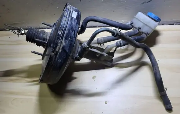 Nissan Almera Tino Brake booster 46007BU305 22157879