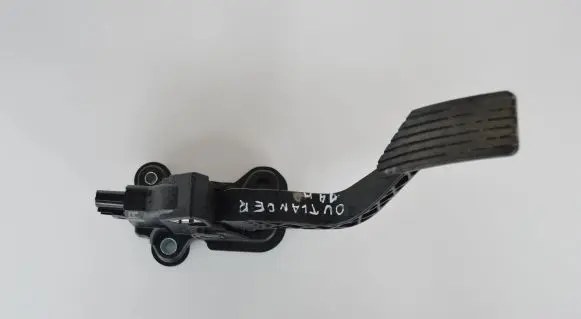 Mitsubishi Outlander Accelerator throttle pedal