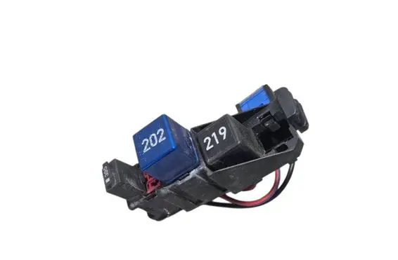 Audi A4 S4 B6 8E 8H Glow plug pre-heat relay 8E1937503A