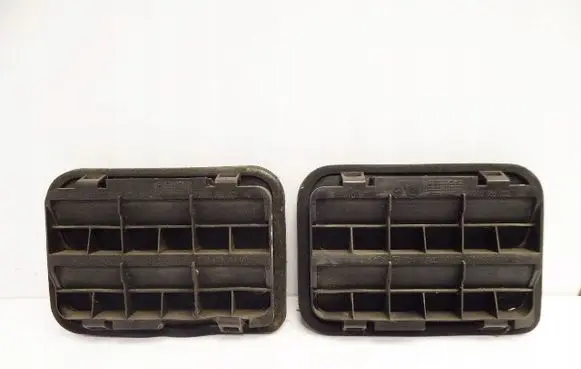 Renault Kangoo I Quarter panel pressure vent 7700355092 7700838358