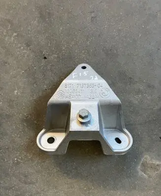 BMW X5 F15 Steering rack mounting bracket 7137353 10060411