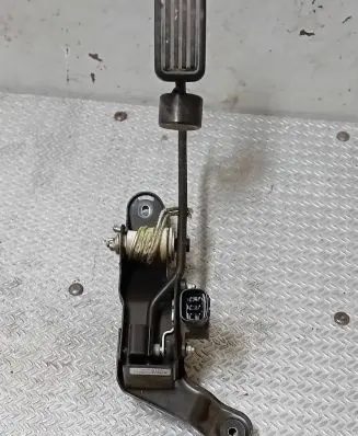 Toyota RAV 4 (XA20) Accelerator throttle pedal A7801042020 52100638