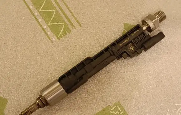 BMW X5 F15 Fuel injector 7599876 13647599876