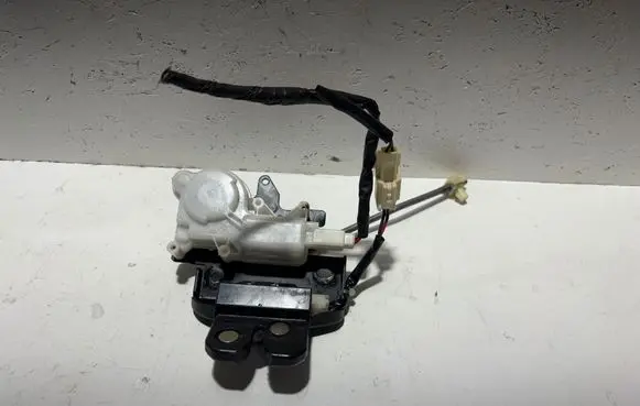 Mazda 6 Tailgate/trunk/boot lock/catch/latch B6701