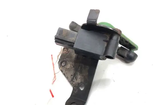 Headlight/headlamp level sensor