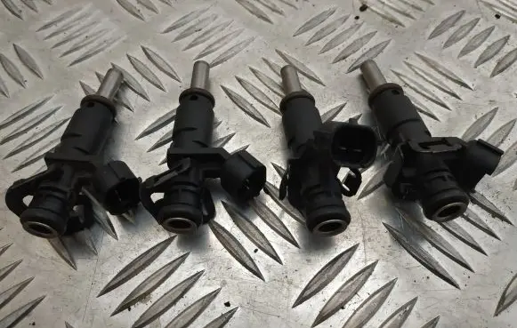 Peugeot 207 Fuel injectors set V7528176